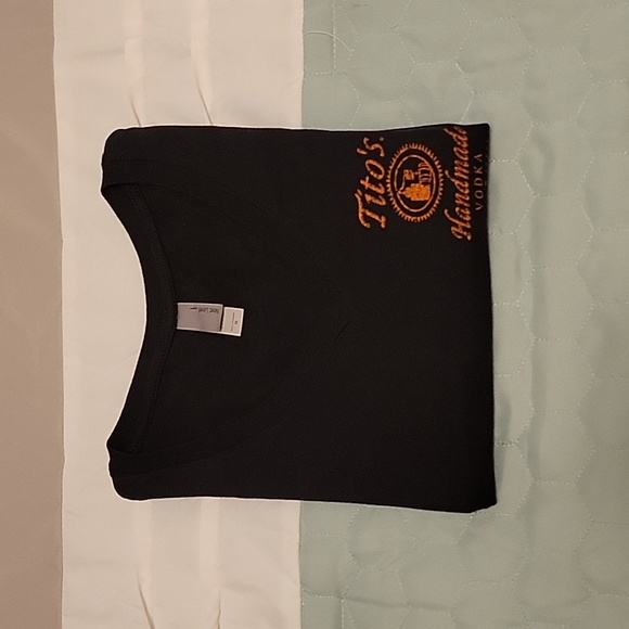Tito's Black Short Sleeve T-Shirt V-neck Size Medium - Picture 14 of 16
